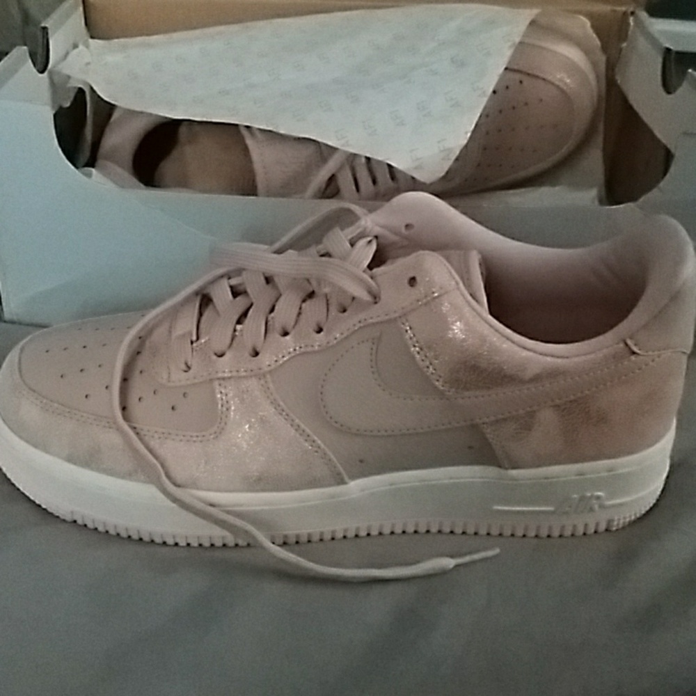 WOMEN'S NIKE AIR FORCE 1 '07 PREMIUM CASUAL SHOES